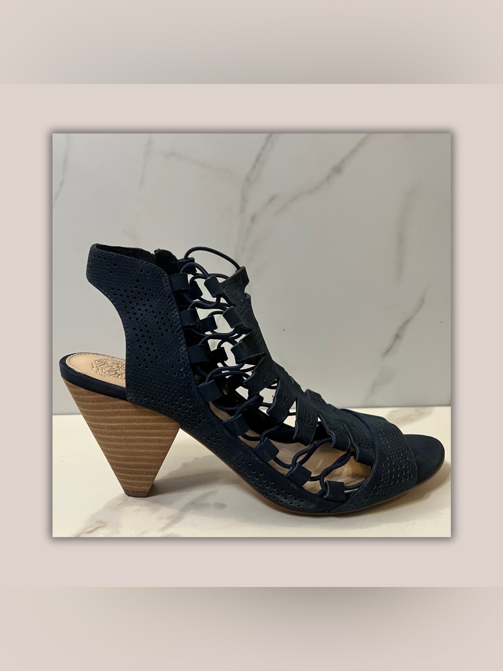 VINCE CAMUTO WOMEN’S NAVY CUTOUT HEELED SANDAL | SZ 9.5